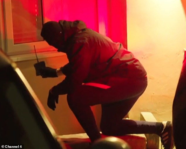 Thief 'T' and an accomplice demonstrated how they use an amplifier, which looks similar to a radio or walkie-talkie, to pick up the signal from the 'key' inside a home