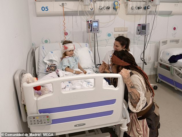 The actor was dressed as a pirate, which amused many of the kids
