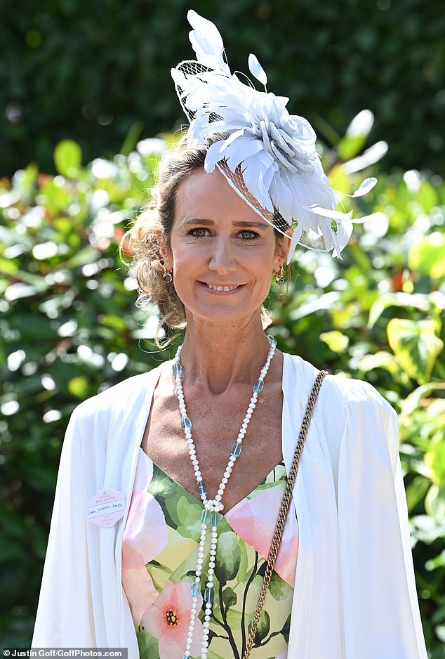 The socialite opted for a bronzed makeup look and added some pearls to her outfit