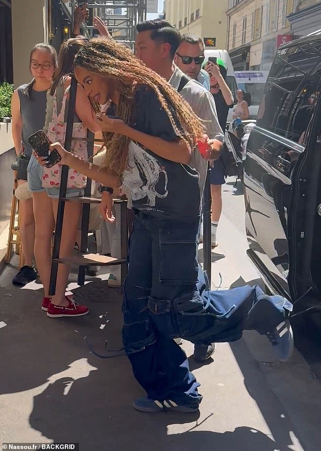 Arriving in Paris on Wednesday, Blue looked a mirror image of Bey as she stepped out of a chauffered car