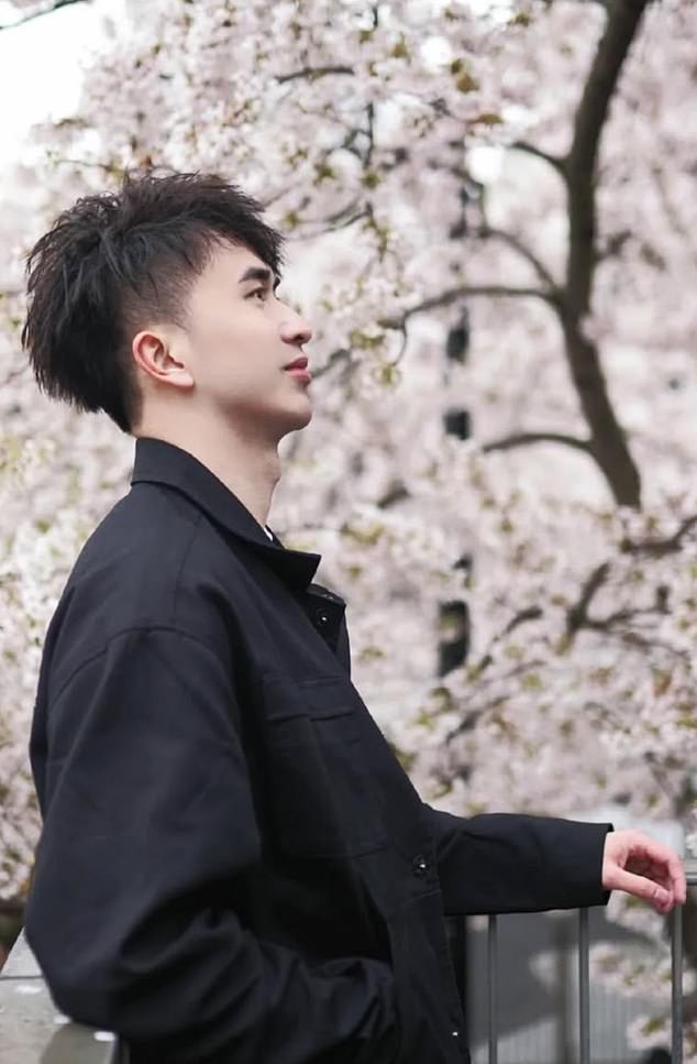 Zou appears to have had little interest in his studies and spent more time obsessing over his looks and flaunting his wealth