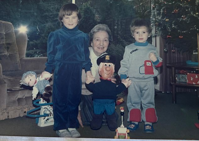 Robert Jenrick (right) with Dorothy and his sister Jane on Christmas Day, 1986