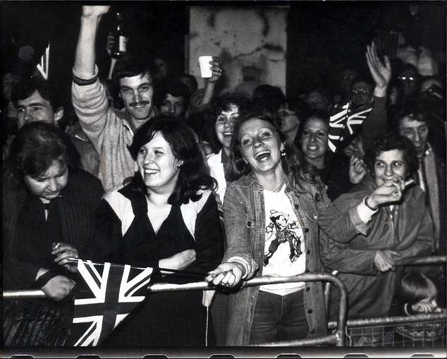 Cheering crowds greet the announcement of the birth of Prince William in 1982