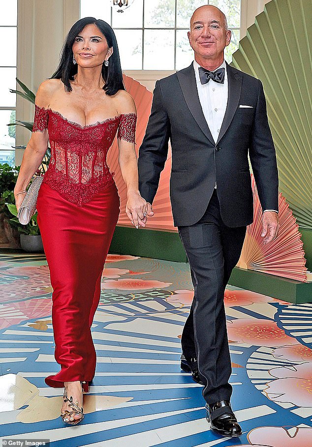 The guest list is thought to have less than 200 people, with suspected guests including A-listers like Kim Kardashian, Kris Jenner, Katy Perry, and Orlando Bloom