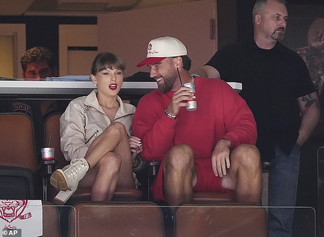 Travis and Taylor made their first public appearance in weeks at the Edmonton Oilers v Florida Panthers game in Florida last week