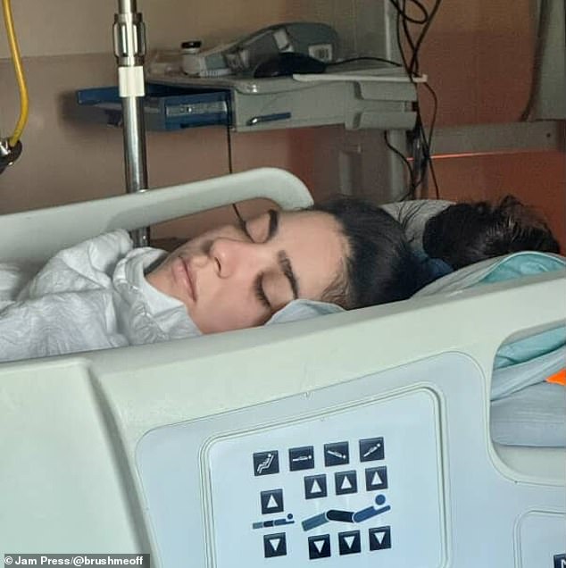 As doctors worked to save her life that October day, Samantha lost consciousness and felt herself slipping away. Everything went dark and quiet, and though she sensed she was dying, she wasn¿t afraid¿it felt calm, almost like drifting off to sleep