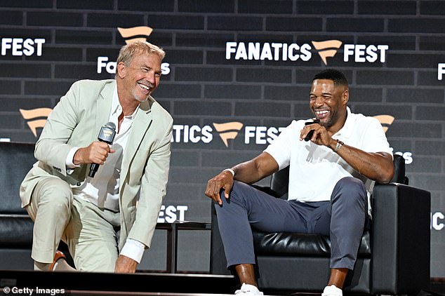 The 70-year-old star appeared for a Q&A with Michael Strahan at Fanatics Fest in New York City on Friday