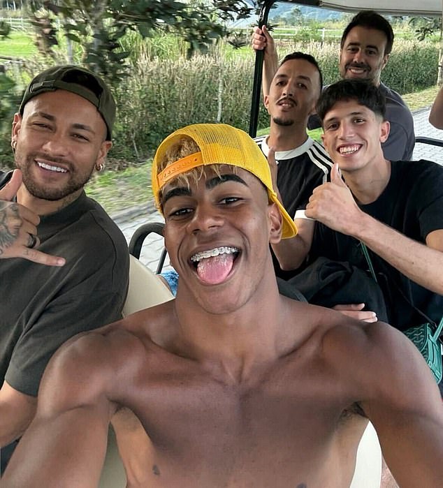 Yamal, who is currently on holiday with Neymar, said he didn't meet Bavel because he 'wasn't interested'