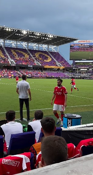 Orkun Kokcu walks straight by the manager and blanks him after being hooked off