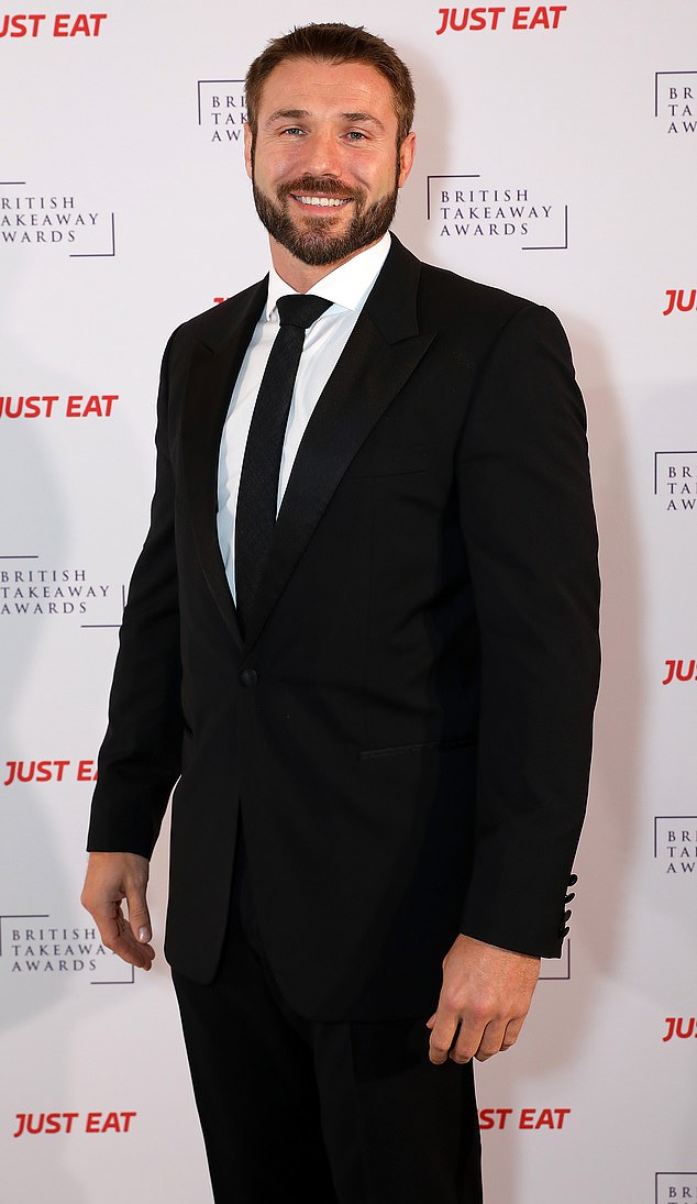 Rugby star Ben Cohen tried to get me kicked out of a hotel by threatening not to pay their hefty bar bill unless I left