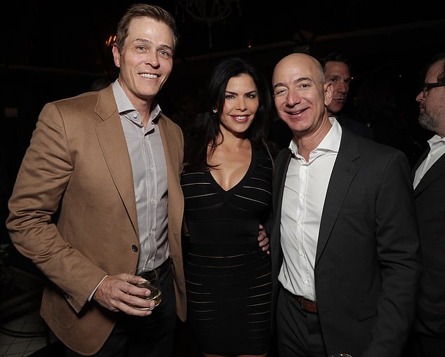 As for how Jeff and Lauren met, it was said that it was Lauren's husband Patrick introduced the two at an Amazon studios party for the movie Manchester By The Sea in 2016 (seen)