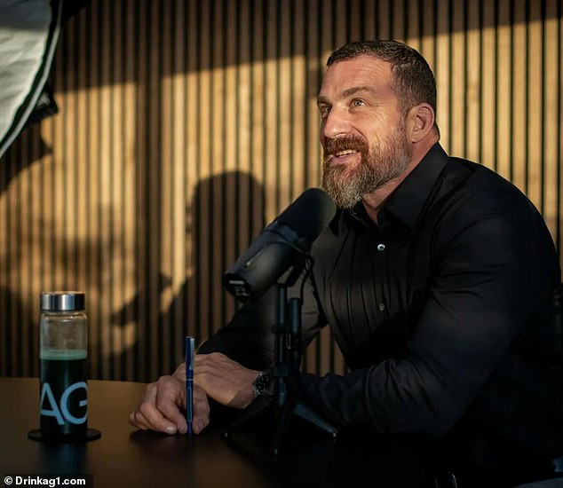 Neuroscientist Andrew Huberman (above) was chatting with podcast host Chris Williamson about something called progressive context bonding.