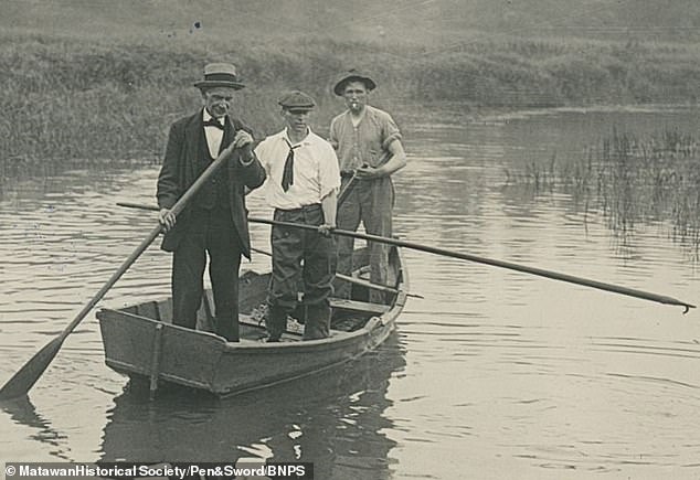 Matawan Residents hunting for the shark after the series of attacks in 1916