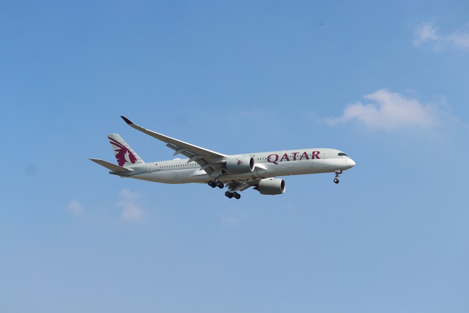 Qatar Airways Airbus A350 on final approach.