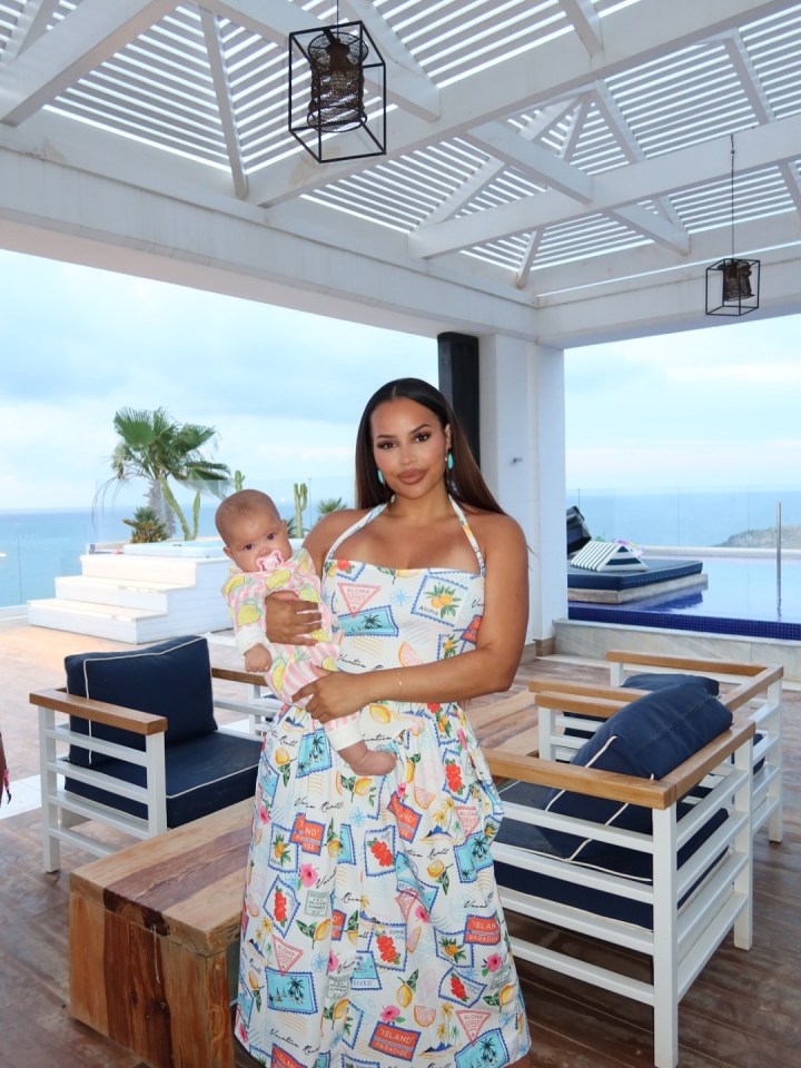 Lateysha Grace holding her daughter, Navy.
