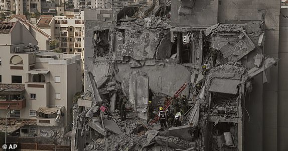Israeli soldiers and rescue team work amid the rubble of residential buildings destroyed by an Iranian missile strike that killed several people, in Beersheba, Israel, on Tuesday, June 24, 2025. (AP Photo/Leo Correa)