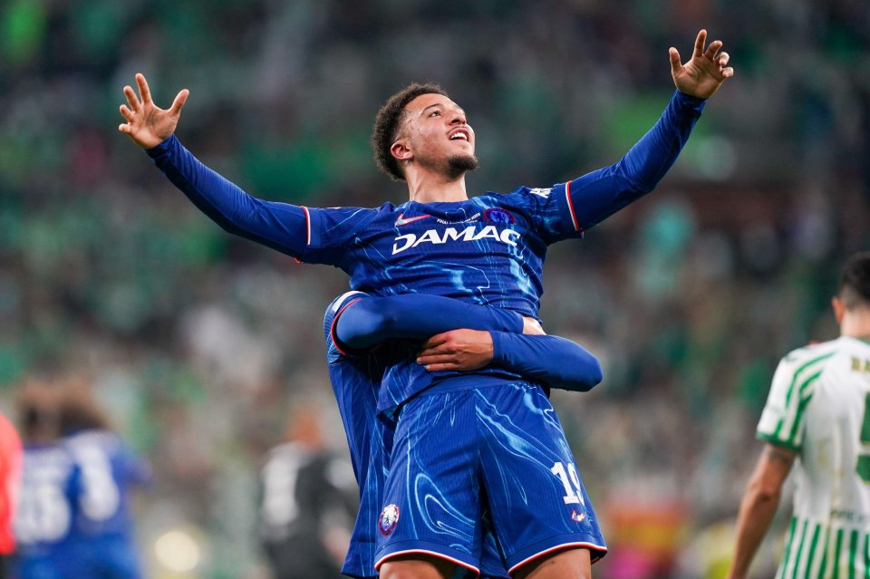 Jadon Sancho celebrates a Chelsea FC victory.