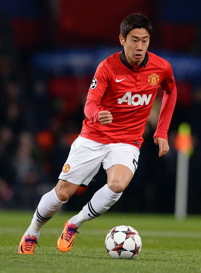 Shinji Kagawa in a Manchester United uniform dribbling a soccer ball.