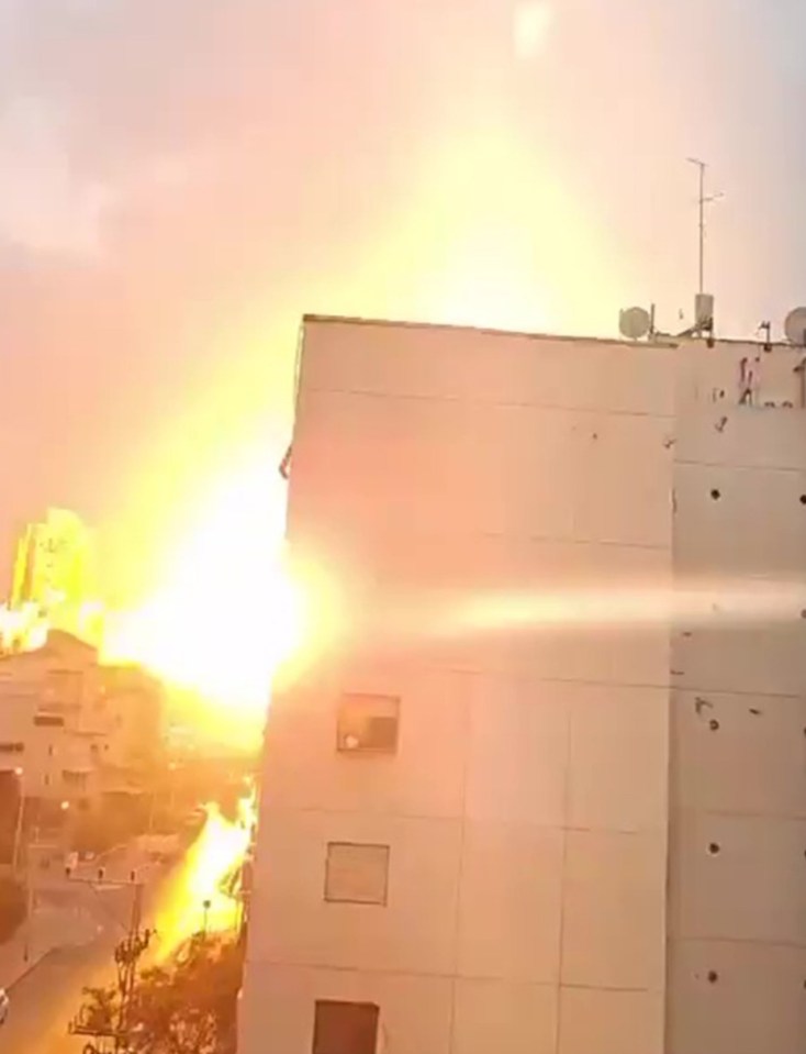 Footage of a missile strike on a Beersheba apartment building.