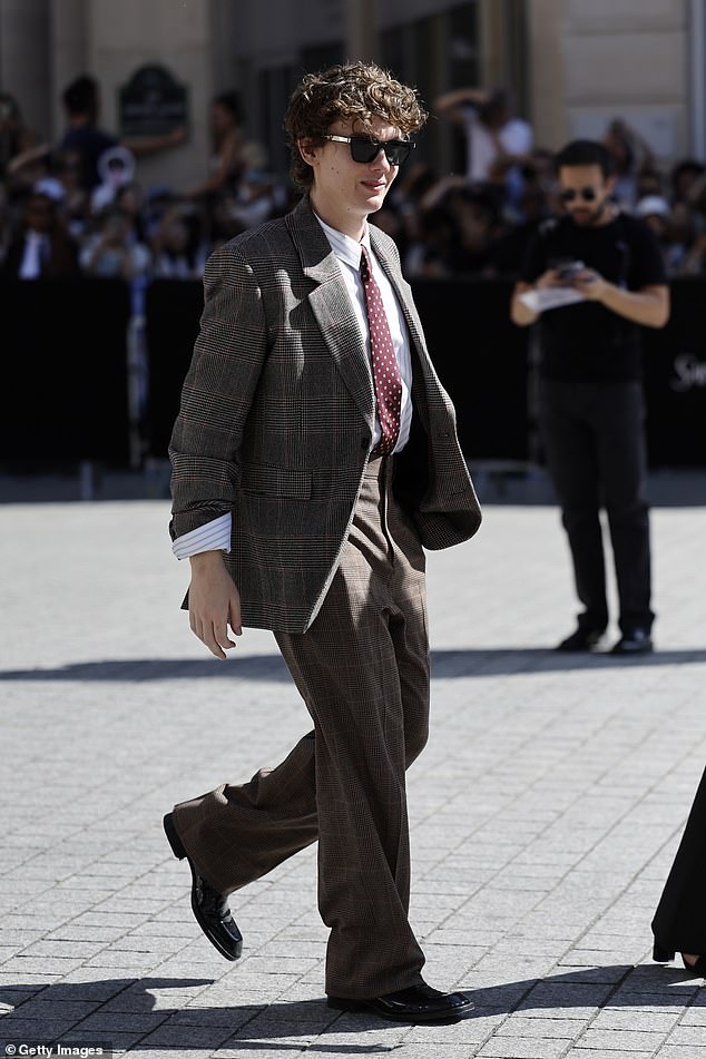 The American actor, 31, added a red tie with white spots and white shirt to his look