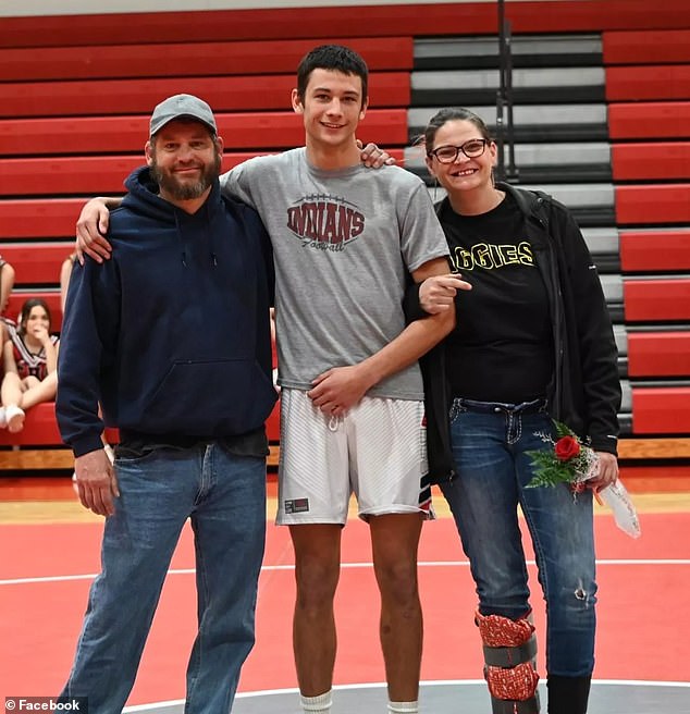 Presgrove (center) with his father Victor (left) and mother Kasey (right)