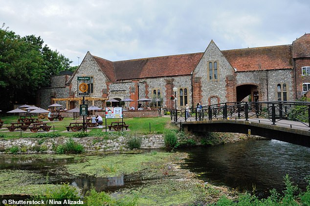 The River Avon runs through Salisbury and provides stunning waterside pubs