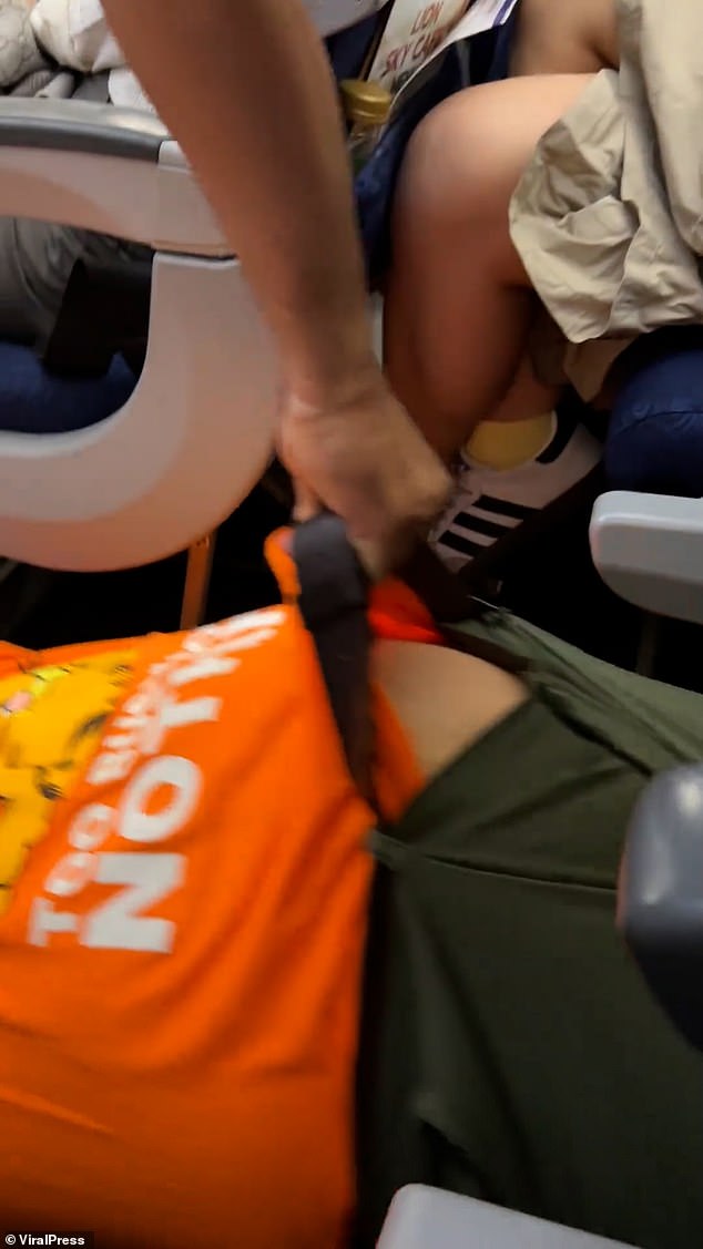 The incident comes amid recent conversations over whether airlines should adopt weight-based pricing