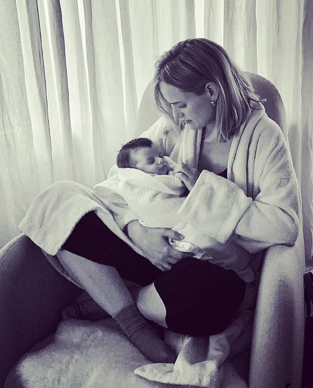 I had noticed how other babies were feeding better, sleeping for longer and settling into routines, while Vida wasn¿t, writes Mina