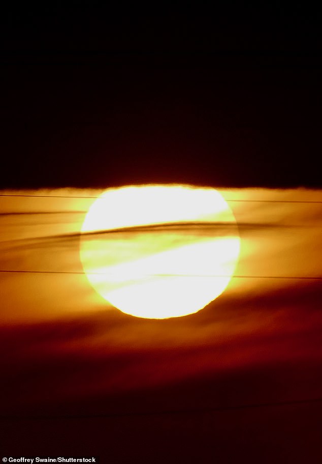 Sunrise over the Oxfordshire countryside in Dunsden this morning