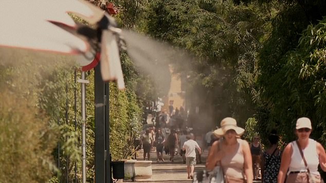 Weather expert Nacho Espinos has advised Spaniards to 'remain indoors as much as possible'