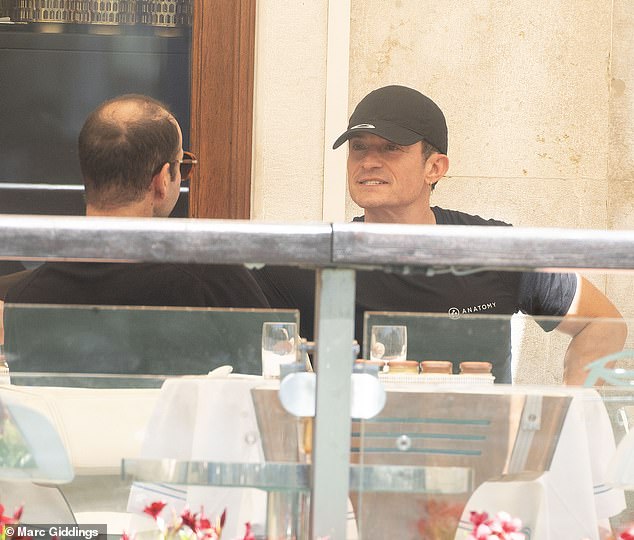 Orlando chatted to guests over a late breakfast and coffee