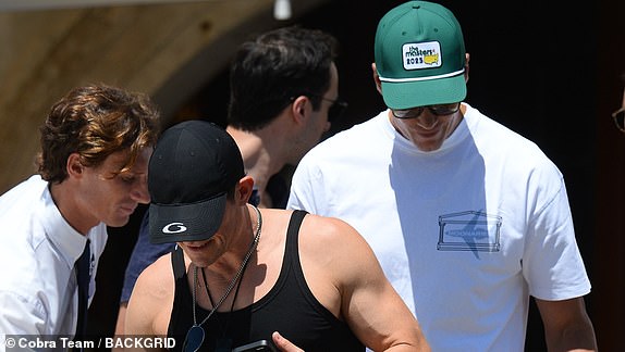 BGUK_3284289 - venice, ITALY  Orlando Bloom and Tom Brady spotted in Venice  Pictured: Orlando Bloom and Tom Brady  BACKGRID UK 27 JUNE 2025   UK: +44 208 344 2007 / uksales@backgrid.com  USA: +1 310 798 9111 / usasales@backgrid.com  *Pictures Containing Children Please Pixelate Face Prior To Publication*