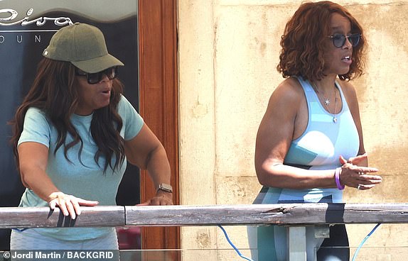 VENEZIA, ITALY  Oprah Winfrey having breakfast at the Gritti Hotel in Venice at Jeff Bezos and Lauren Sanchez's wedding.  Pictured: Oprah winfrey  BACKGRID USA 27 JUNE 2025   BYLINE MUST READ: Jordi Martin / BACKGRID  USA: +1 310 798 9111 / usasales@backgrid.com  UK: +44 208 344 2007 / uksales@backgrid.com  *UK Clients - Pictures Containing Children Please Pixelate Face Prior To Publication*