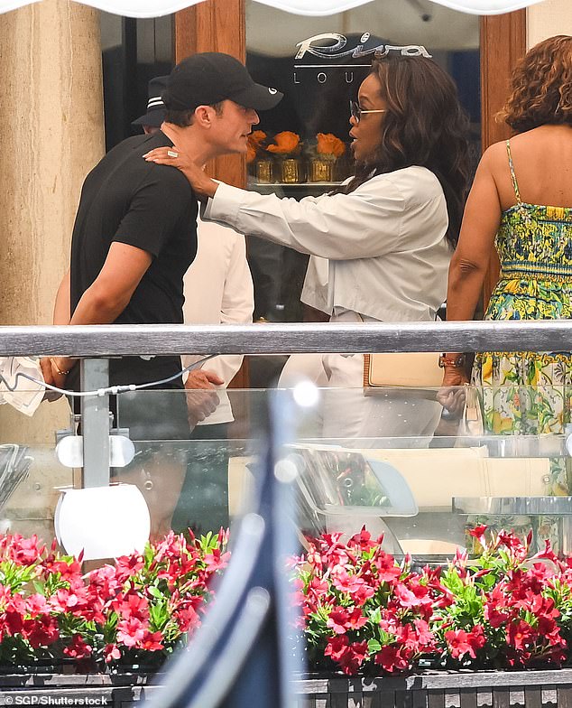 At one point, Oprah even held Orlando’s face in her hands, clearly giving him her full attention as they shared a surprisingly tender moment