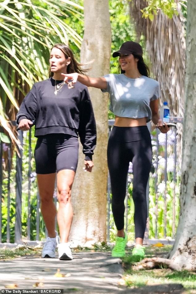 She was spotted going for a stroll in LA with a friend, flaunting her natural beauty as pouring her figure into skin-tight athleisure wear