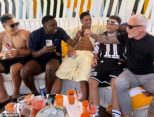 Bellingham (centre) and his brother Jobe (left) were seen partying at Ocean Beach this week