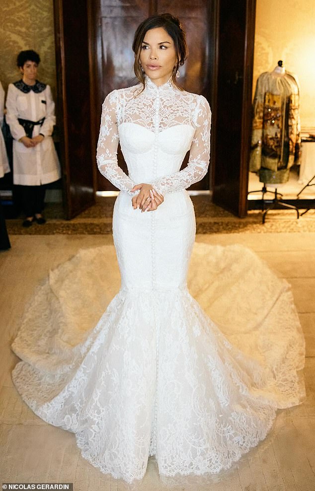 Lauren's dress had a timeless elegance, with long train, a mermaid style silhouette andlog lace sleeves