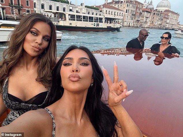Just hours before the wedding, the Kardashians were also seen making a very glamorous arrival in Venice