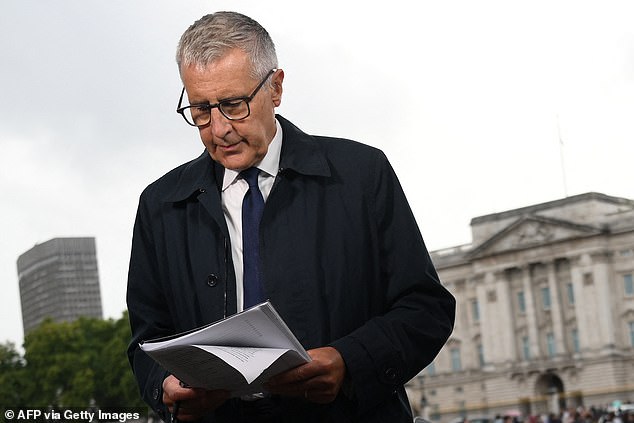 Dermot Murnaghan speaks in front of cameras outside Buckingham Palace as he told Sky News viewers that the Queen had died in 2022