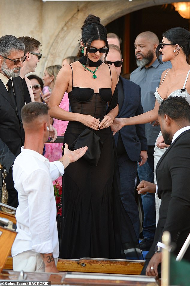 Kendall put on an understated display in a simple black gown and matching shawl for the night