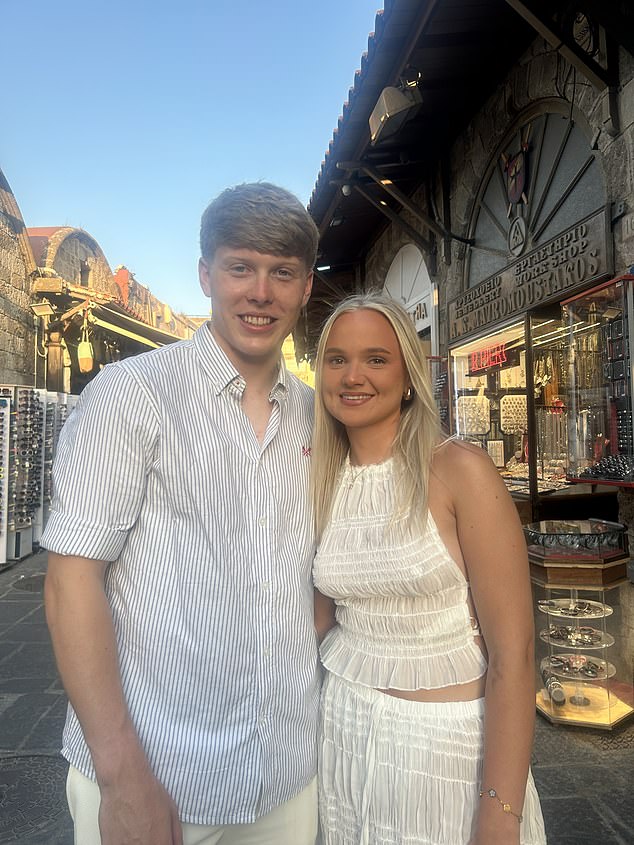 Katherine Lombard and Kyle Watson, both of the Isle of Man, said they had paid ¿66 for a cocktail and a beer at Polloniatissa