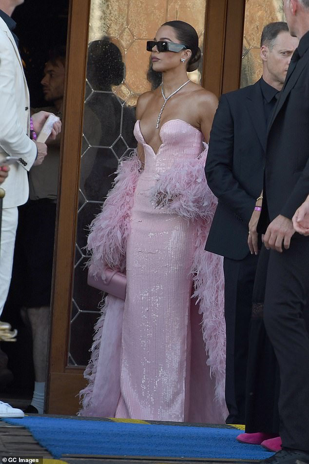 Khloe made sure to turn heads in her statement ensemble as she looked pretty in pink on the night