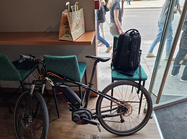 Pictured: Duarte's bike and bag he left behind following the struggle. Following the ordeal, Alex recounted speaking briefly with the phone thief victim that had been understandably ¿left shaken¿ but had endlessly ¿thanked¿ him for his help