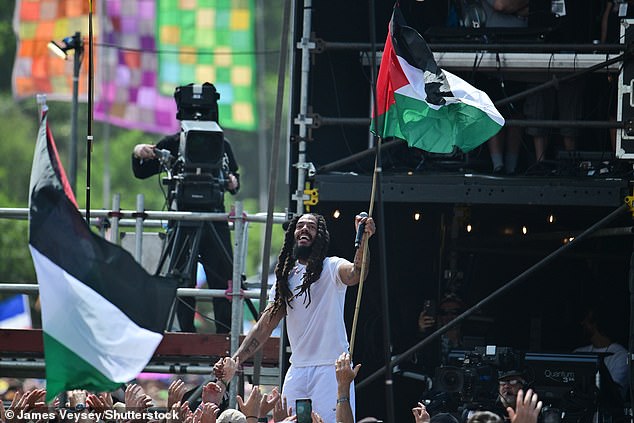 The entire episode was live-streamed on the BBC iPlayer. The corporation was lambasted for failing to cut the broadcast immediately after the anti-Semitic chanting