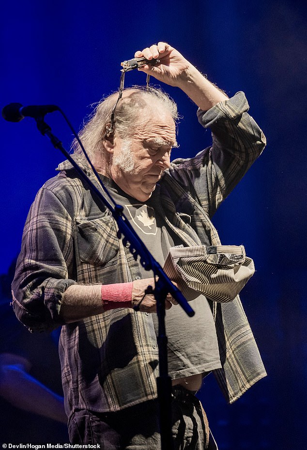 Neil was seen looking at the piece of paper for songs Old Man and Name of Love as his performance drew to a close where words to his hits could be seen