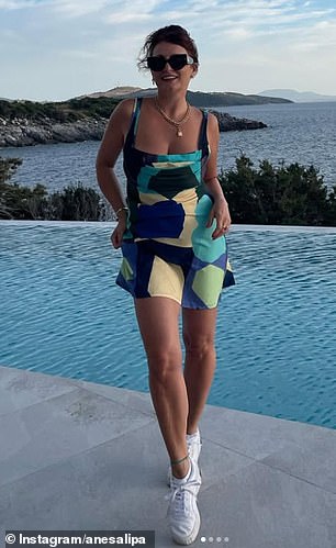 She is often seen wearing skirts and mini dresses