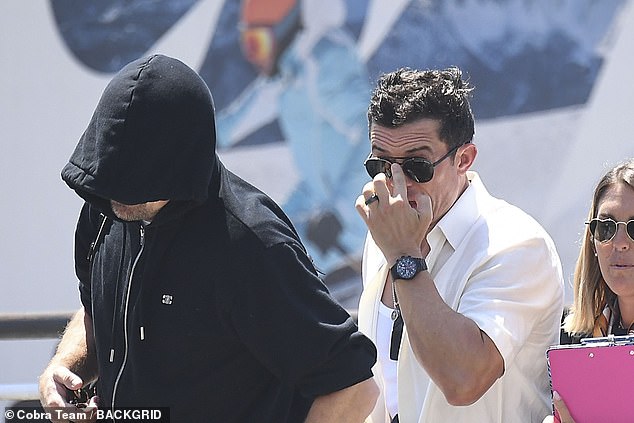 Orlando was also spotted enjoying a Venetian brunch the following morning and sipping on cocktails poolside with celebrity pals Leo and Tom Brady during a boys' day out