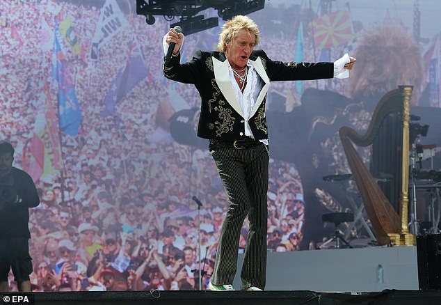 In another political moment for this year's Glastonbury, Sir Rod then dedicated a cover of The O'Jays 1972 hit Love Train to Ukraine