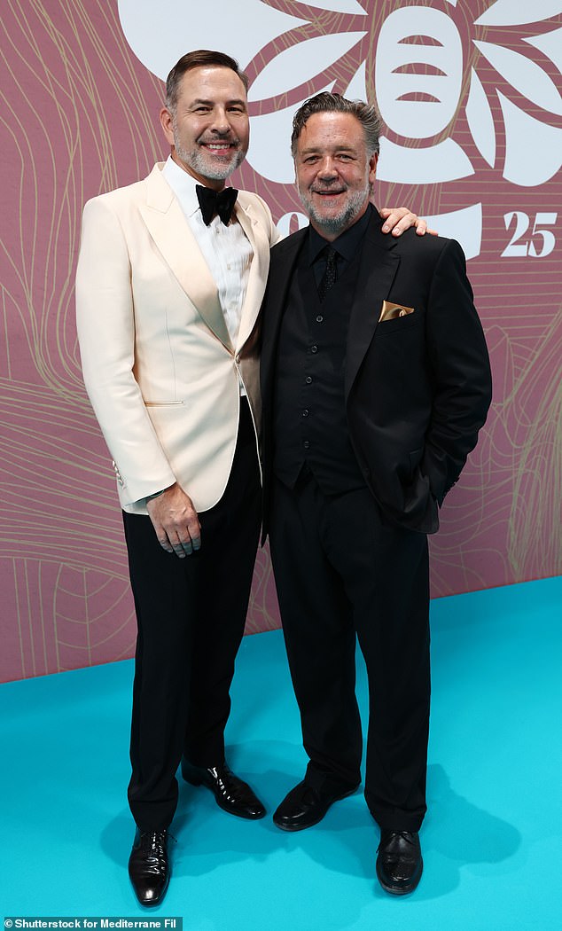 At one point, Russell was photographed catching up with comedian-turned-author David Walliams
