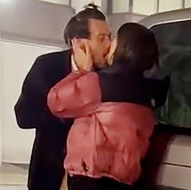 Harry's last public smooch was with supermodel Emily Ratajkowski after the pair were spotted snogging in Tokyo